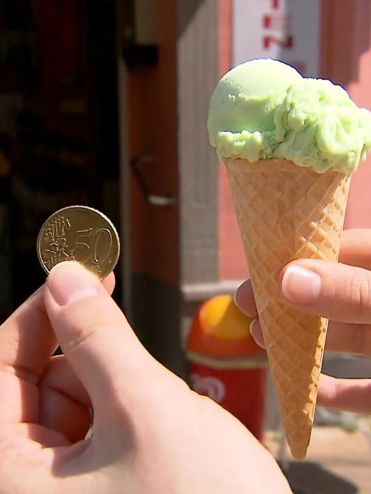 Bild zu: "Eiskugel für 50 Cent"