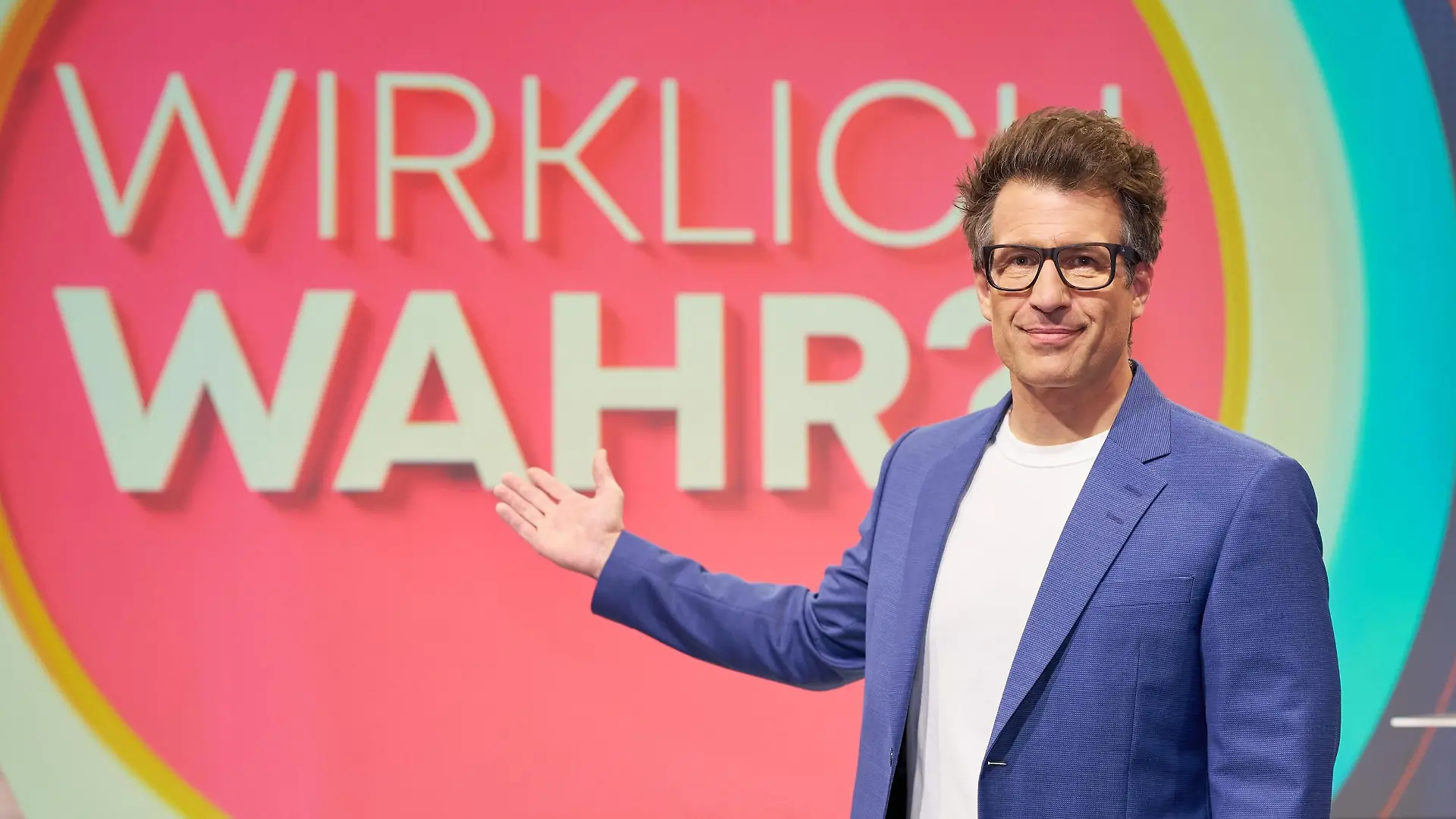 Moderator Daniel Hartwich präsentiert "Wirklich wahr?! Die Rateshow der verrückten Geschichten"
+++ Die Verwendung des sendungsbezogenen Materials ist nur mit dem Hinweis und Verlinkung auf RTL+ gestattet. +++