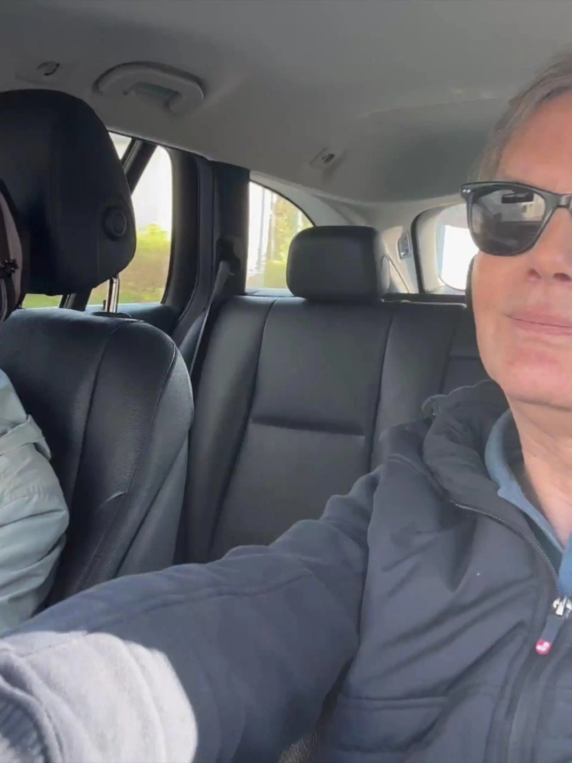 Kein gewöhnlicher Taxifahrer: Jürgen Carstensens Fahrgäste haben eins gemeinsam: Sie alle sind Krebspatienten - er fährt sie zu ihren Arztterminen.