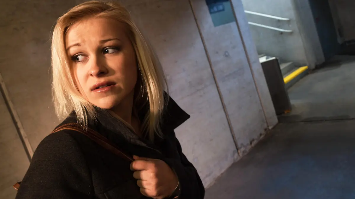 bedrohlich allein verfolgung heimweg Bildverwendung nur mit Urhebervermerk: Erwin Wodicka/Shotshop/picture alliance. Keine Exlusivverkäufe möglich. || Modellfreigabe vorhanden