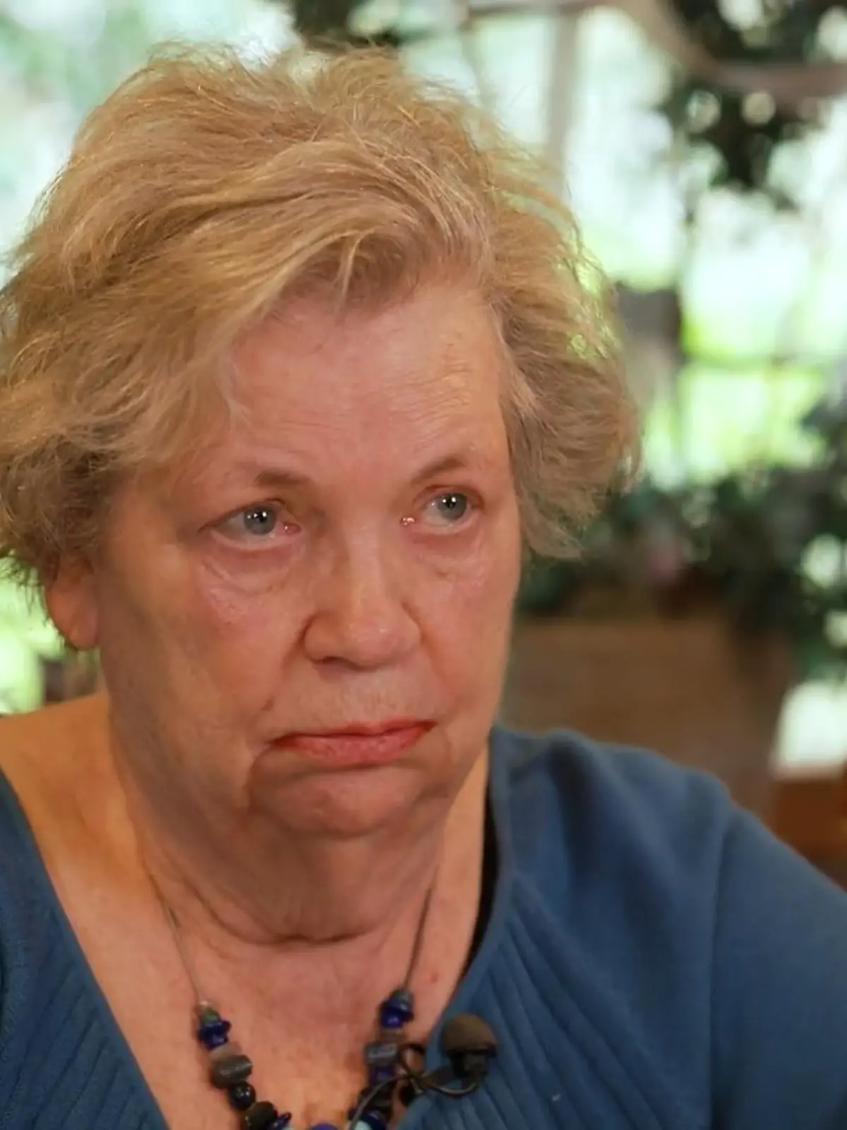 Sicher ist es ganz vernünftig, ab einem bestimmten Alter den Führerschein abzugeben, aber Regina Müllers Tochter hat da jetzt zu einem ganz extremen Mittel gegriffen und die 80-Jährige angezeigt. Unser Reporter Max Fassbender hat sich mit dem Fall und auch dem ganzen Thema genauer beschäftigt: Sollte man ältere Menschen im Extremfall sozusagen entmündigen dürfen, damit sie ihre Fahrerlaubnis abgeben?
