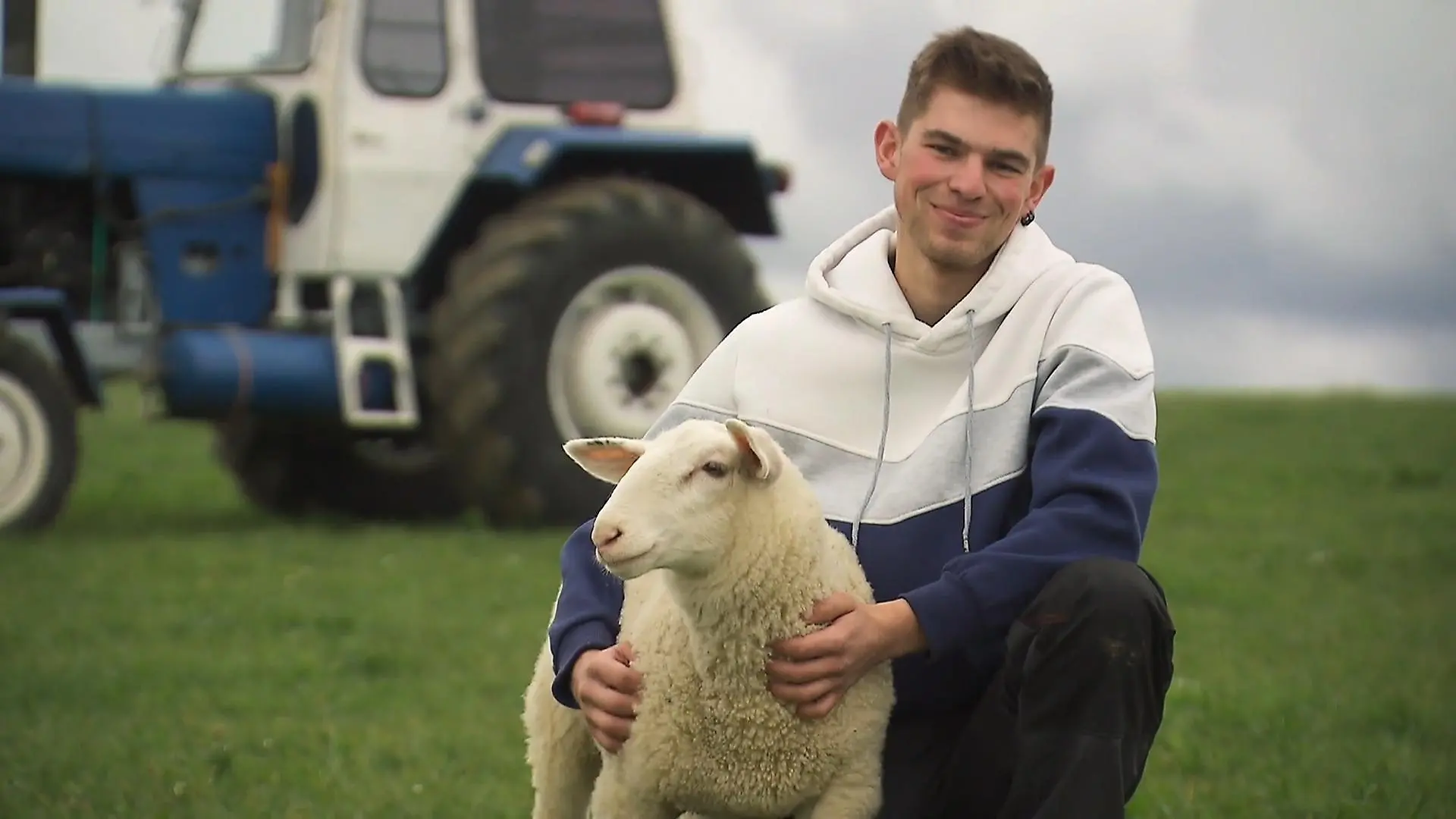 „Bauer sucht Frau“-Kandidat Paul liebt Motoren und Tiere Er geht in der Arbeit voll auf