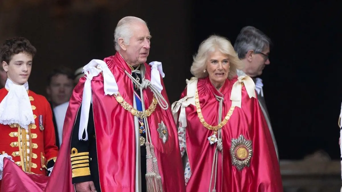 König Charles demonstriert beste Laune bei Gottesdienst