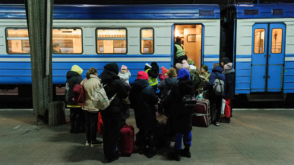 News Bilder des Tages March 17, 2022, Lviv, Ukraine: People are seen at Lviv railway station as they try to flee from Ukraine to Poland. Lviv Ukraine - ZUMAs197 20220317_zaa_s197_247 Copyright: xMykolaxTysx