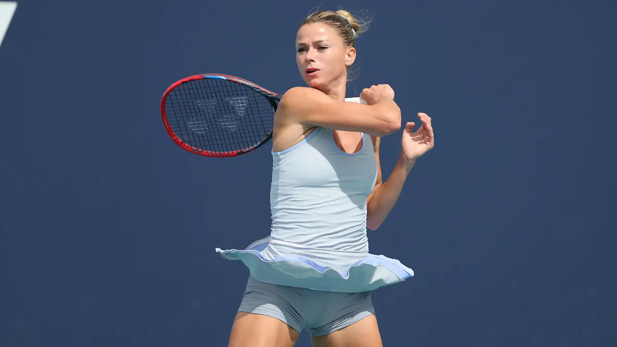 March 20, 2024, Miami Gardens, Florida, United States Of America: MIAMI GARDENS, FLORIDA - MARCH 20: Camila Giorgi of Italy defeats Magdalena Frech of Poland on Day 5 of the Miami Open at Hard Rock Stadium on March 20, 2024 in Miami Gardens, Florida....People: Camila Giorgi Miami Gardens United States Of America - ZUMAs214 20240320_ada_s214_017 Copyright: xSMGx