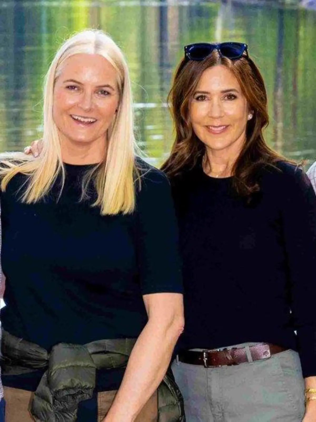 Königin Mary und Mette-Marit: Royale Wanderung durch Nationalpark