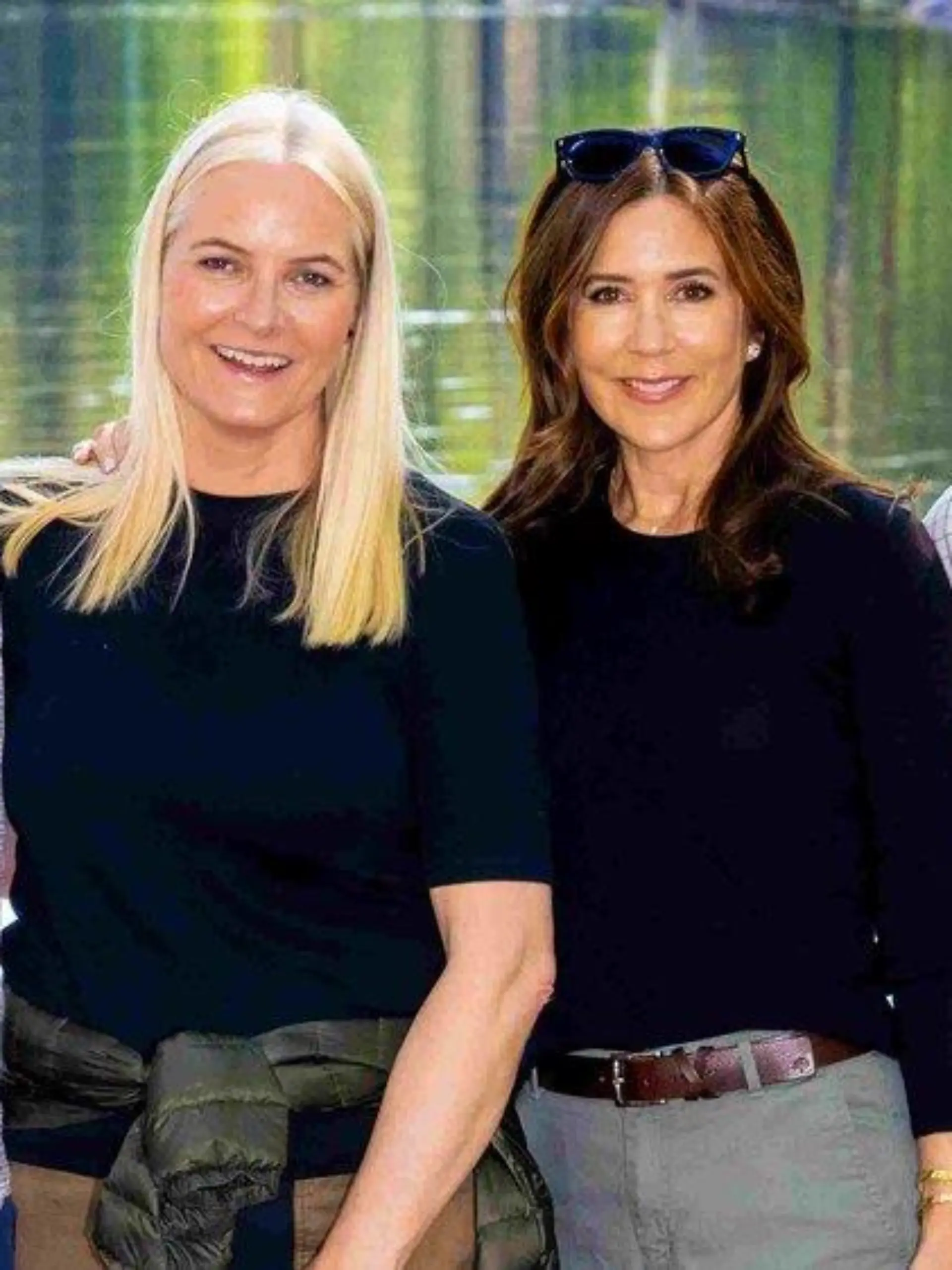 Königin Mary und Mette-Marit: Royale Wanderung durch Nationalpark