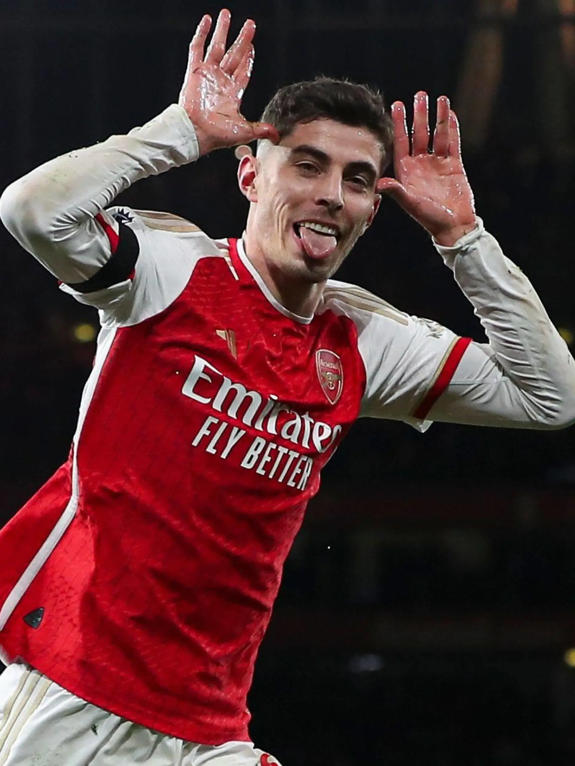 Sport Bilder des Tages Kai Havertz of Arsenal celebrates scoring a goal for their side to make it 3-0 Arsenal v Chelsea, Premier League, Football, Emirates Stadium, London, UK - 23 Apr 2024 EDITORIAL USE ONLY No use with unauthorised audio, video, data, fixture lists, club/league logos or live services. Online in-match use limited to 120 images, no video emulation. No use in betting, games or single club/league/player publications. PUBLICATIONxINxGERxSUIxAUTxHUNxGRExMLTxCYPxROUxBULxUAExKSAxONLY Copyright: xMichaelxZemanek/Shutterstockx 14445309bi