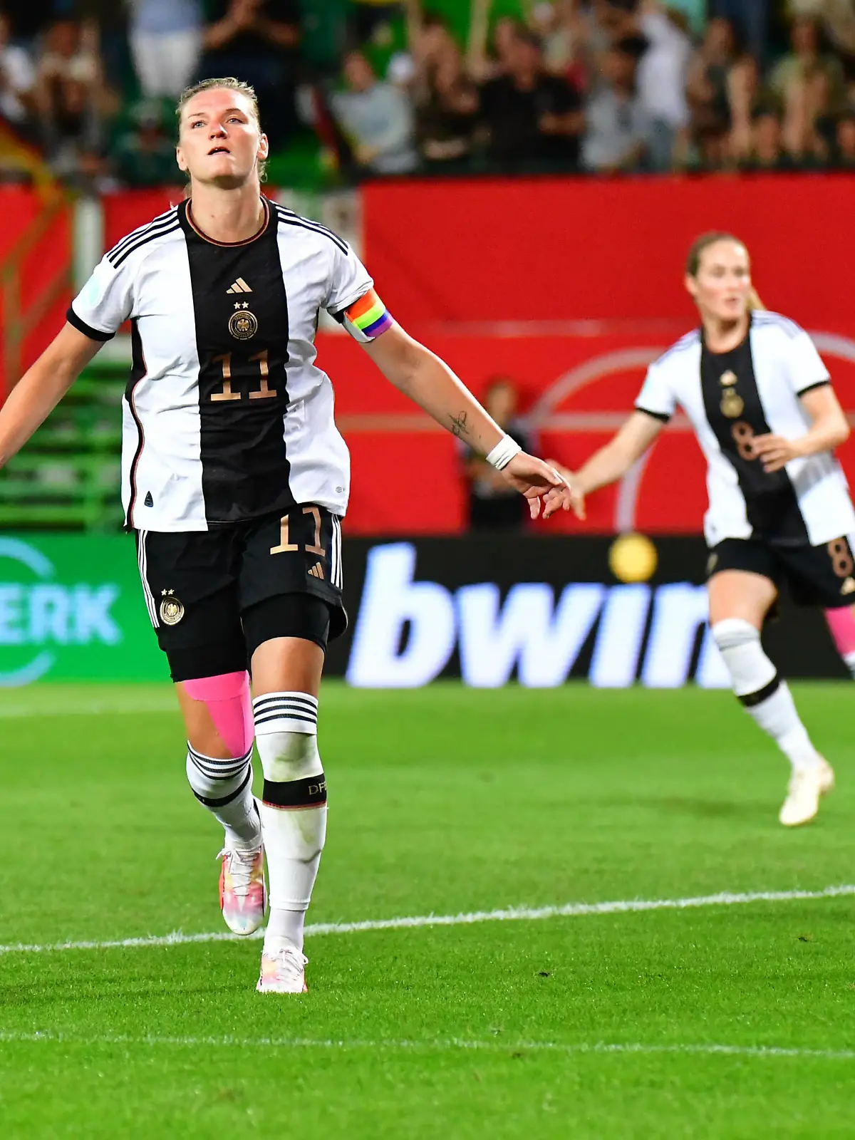 Alexandra Popp 11 Deutschland jubelt über das Tor zum 2-2 beim Fußball Länderspiel Deutschland - Sambia am 07.07.2023 Fürth Sportpark Ronhof Thomas Sommer Bayern Deutschland *** Alexandra Popp 11 Germany cheers for the goal to 2 2 during the international soccer match Germany Zambia on 07 07 2023 Fürth Sportpark Ronhof Thomas Sommer Bayern Germany