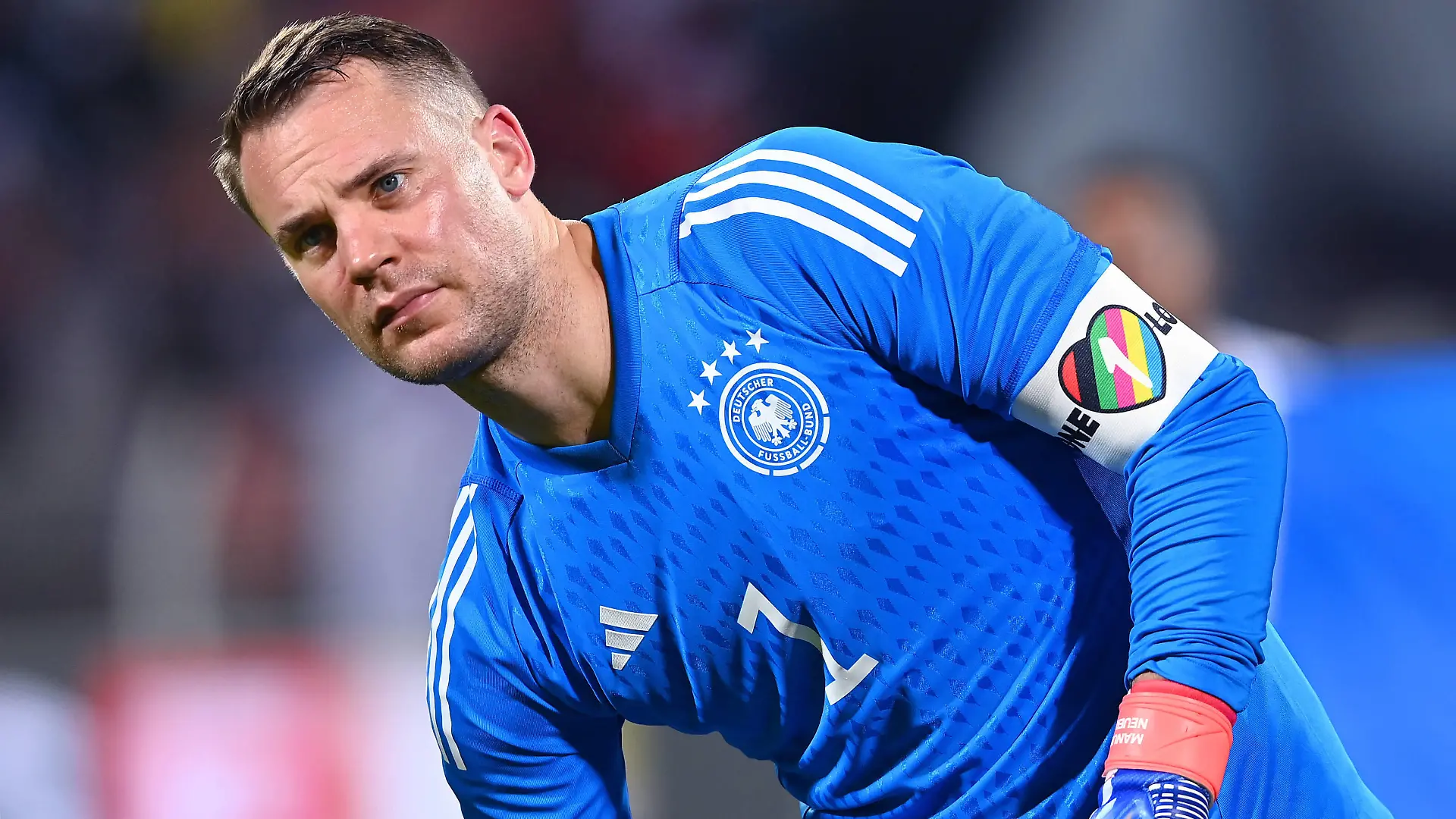  FUSSBALL WM 2022 Testspiel im Oman 16.11.2022 Oman - Deutschland Torwart Manuel Neuer Deutschland mit One Love-Binde *** FOOTBALL World Cup 2022 test match in Oman 16 11 2022 Oman Germany goalkeeper Manuel Neuer Germany with One Love armband
