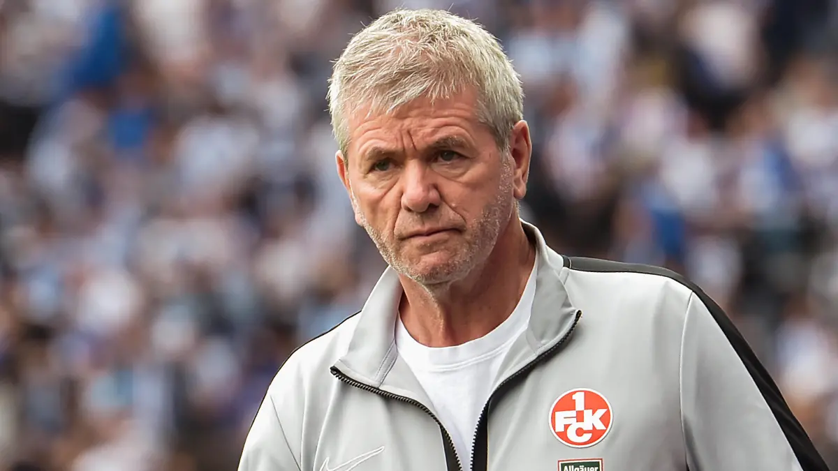11.05.2024, xlakx, Fussball 2.Bundesliga, Hertha BSC Berlin - 1.FC Kaiserslautern emspor, v.l. Friedhelm Funkel 1.FC Kaiserslautern Cheftrainer DFL/DFB REGULATIONS PROHIBIT ANY USE OF PHOTOGRAPHS as IMAGE SEQUENCES and/or QUASI-VIDEO Daniel Lakomski / Jan Huebner Berlin *** 11 05 2024, xlakx, Soccer 2 Bundesliga, Hertha BSC Berlin 1 FC Kaiserslautern emspor, v l Friedhelm Funkel 1 FC Kaiserslautern Head Coach DFL DFB REGULATIONS PROHIBIT ANY USE OF PHOTOGRAPHS as IMAGE SEQUENCES and or QUASI VIDEO Daniel Lakomski Jan Huebner Berlin