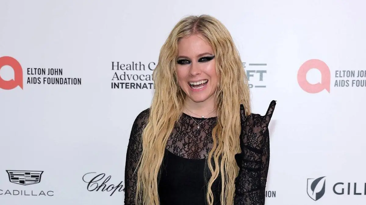 Avril Lavigne räumt mit Verschwörungstheorie über ihren Tod auf