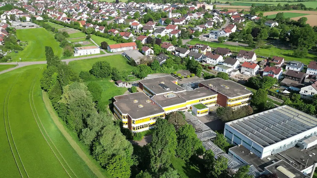 Auf dem Schulhof dieser Schule wurde ein achtjähriges Mädchen missbraucht.