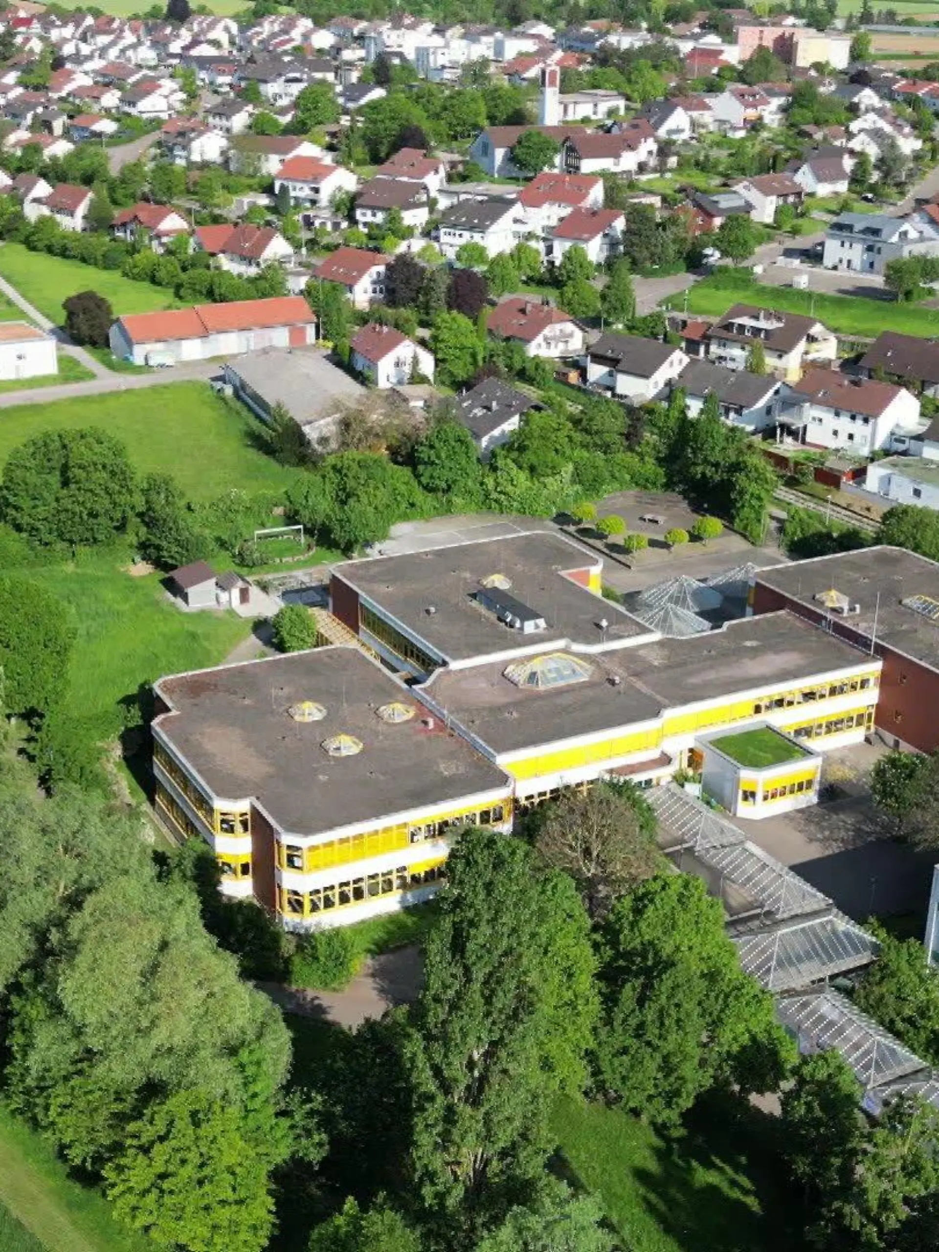 Auf dem Schulhof dieser Schule wurde ein achtjähriges Mädchen missbraucht.