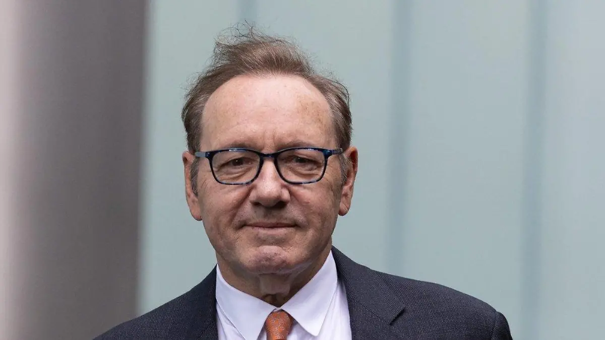 Trotz Anschuldigungen: Stars fordern Rückkehr von Kevin Spacey