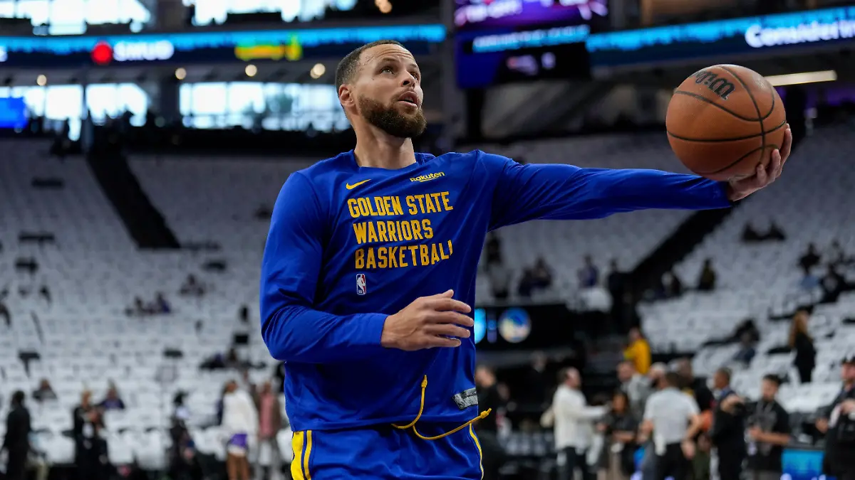 Golden State Warriors guard Stephen Curry warms up for the team's NBA basketball play-in tournament game against the Sacramento Kings, Tuesday, April 16, 2024, in Sacramento, Calif. (AP Photo/Godofredo A. Vásquez)