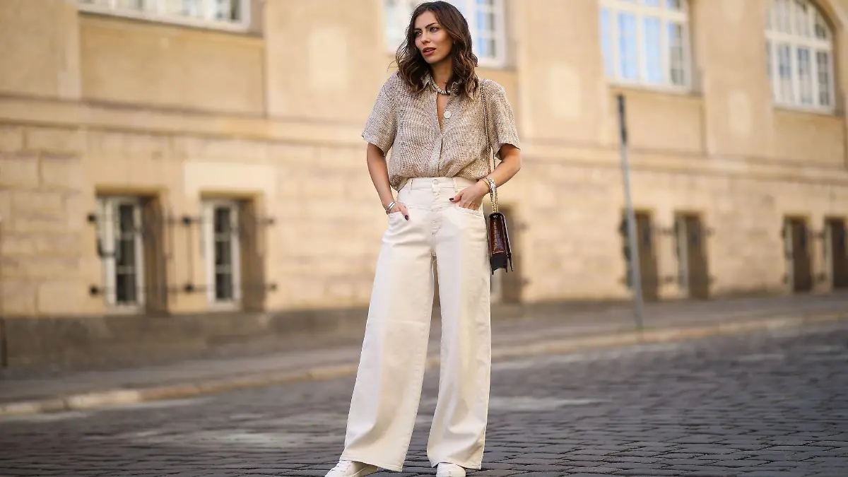 Bloggerin Masha Sedgwick macht es vor: So sieht ein zeitlos-eleganter Look aus. Wir erklären euch, mit welchen Kleidungsstücken ihr das auch ganz einfach hinbekommt.