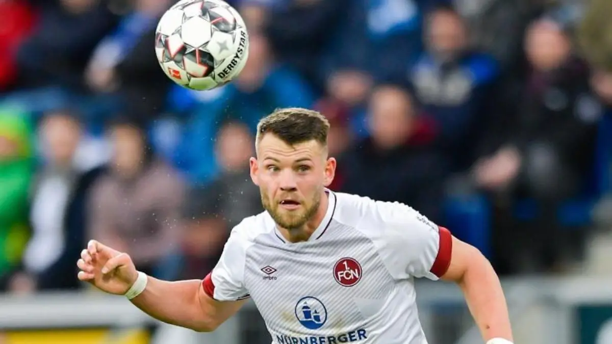 Eduard Löwen im Dress des 1. FC Nürnberg