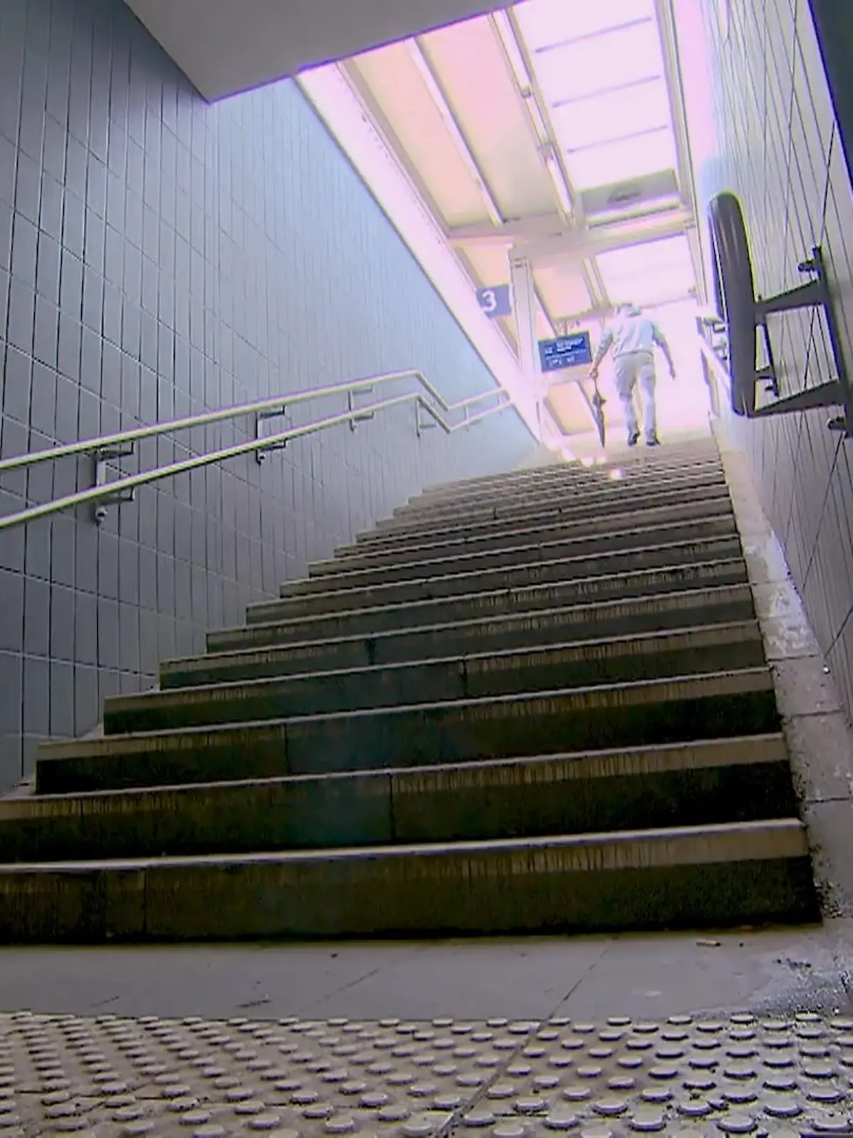 Bild zu: "Bahnhof ohne Aufzug"