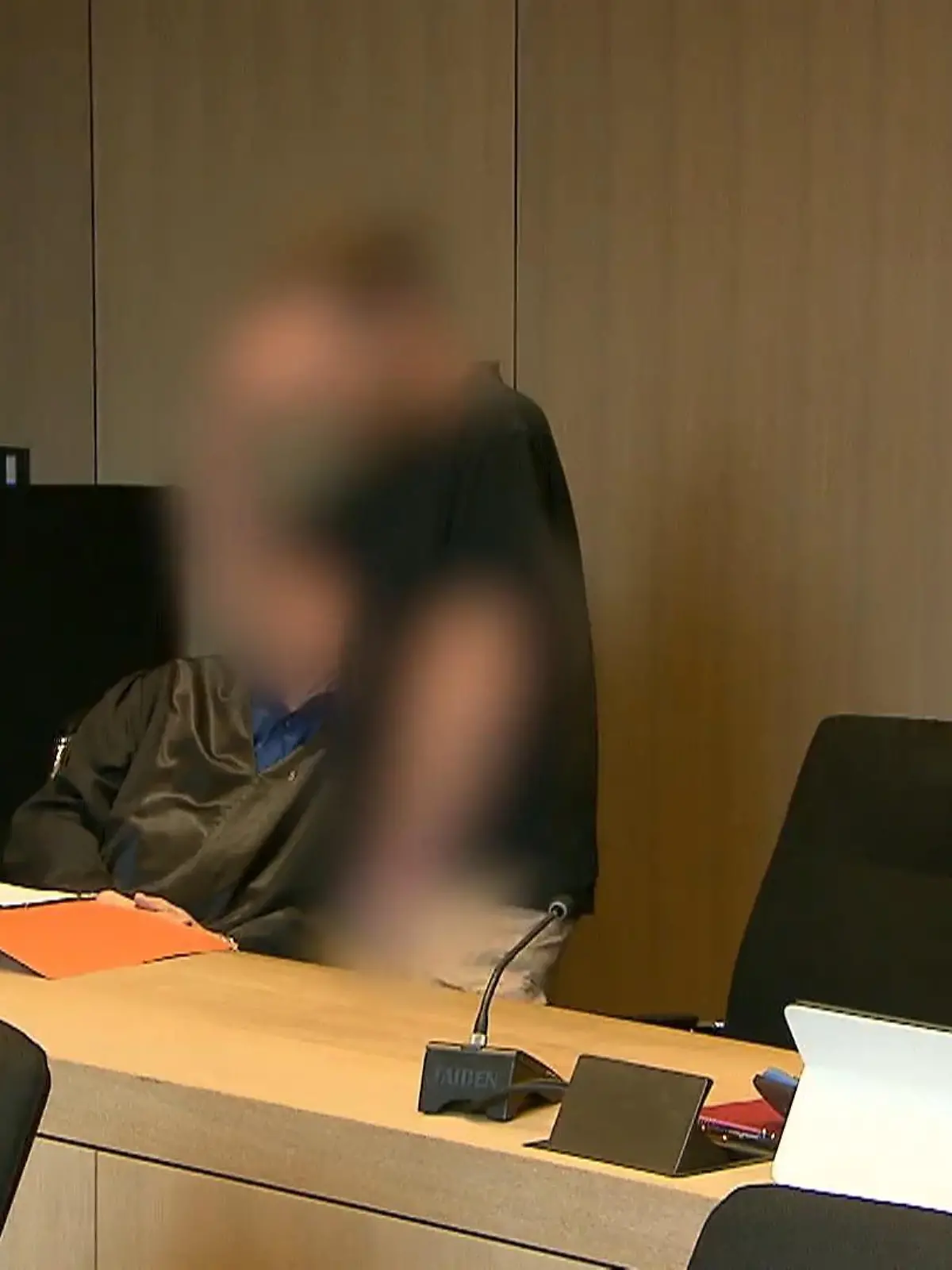 Bild zu: "Schimpfwort tätowiert "