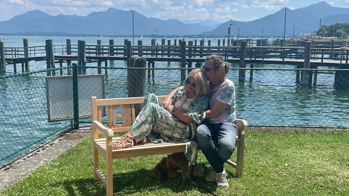 Diana Herold und Michael Tomaschautzki am Chiemsee, nachdem er einen Herzinfarkt erlitten hatte.