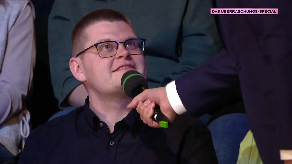 „Wer wird Millionär?“-Kandidat Tom Ullrich erfährt erst im Studio von seinem Glück.