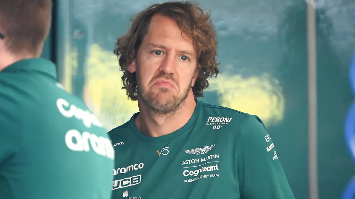 Formula 1 2022: Spanish GP CIRCUIT DE BARCELONA-CATALUNYA, SPAIN - MAY 19: Sebastian Vettel, Aston Martin in the Aston Martin garage during the Spanish GP at Circuit de Barcelona-Catalunya on Thursday May 19, 2022 in Barcelona, Spain. Photo by Mark Sutton / Sutton Images Images PUBLICATIONxINxGERxSUIxAUTxHUNxONLY GP2206_142759DSC_8293 