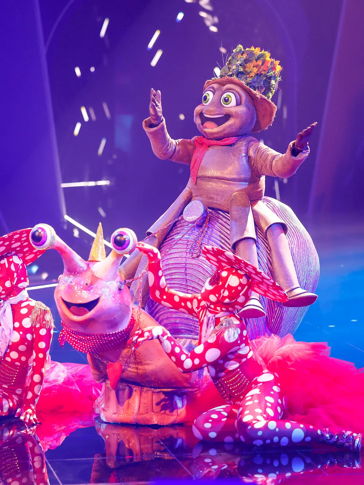 18.05.2024, Nordrhein-Westfalen, Köln: Die Figur ·Der Floh· steht im Finale der Prosieben-Show "The Masked Singer" auf der Bühne. (zu dpa: «Komikerin Mirja Boes gewinnt TV-Show «The Masked Singer»») Foto: Thomas Banneyer/dpa +++ dpa-Bildfunk +++