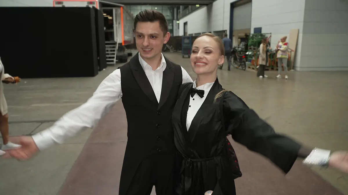 Die Vorfreude bei unseren Profis könnte nicht größer sein Nach dem „Let's Dance“-Finale wird weiter getanzt!