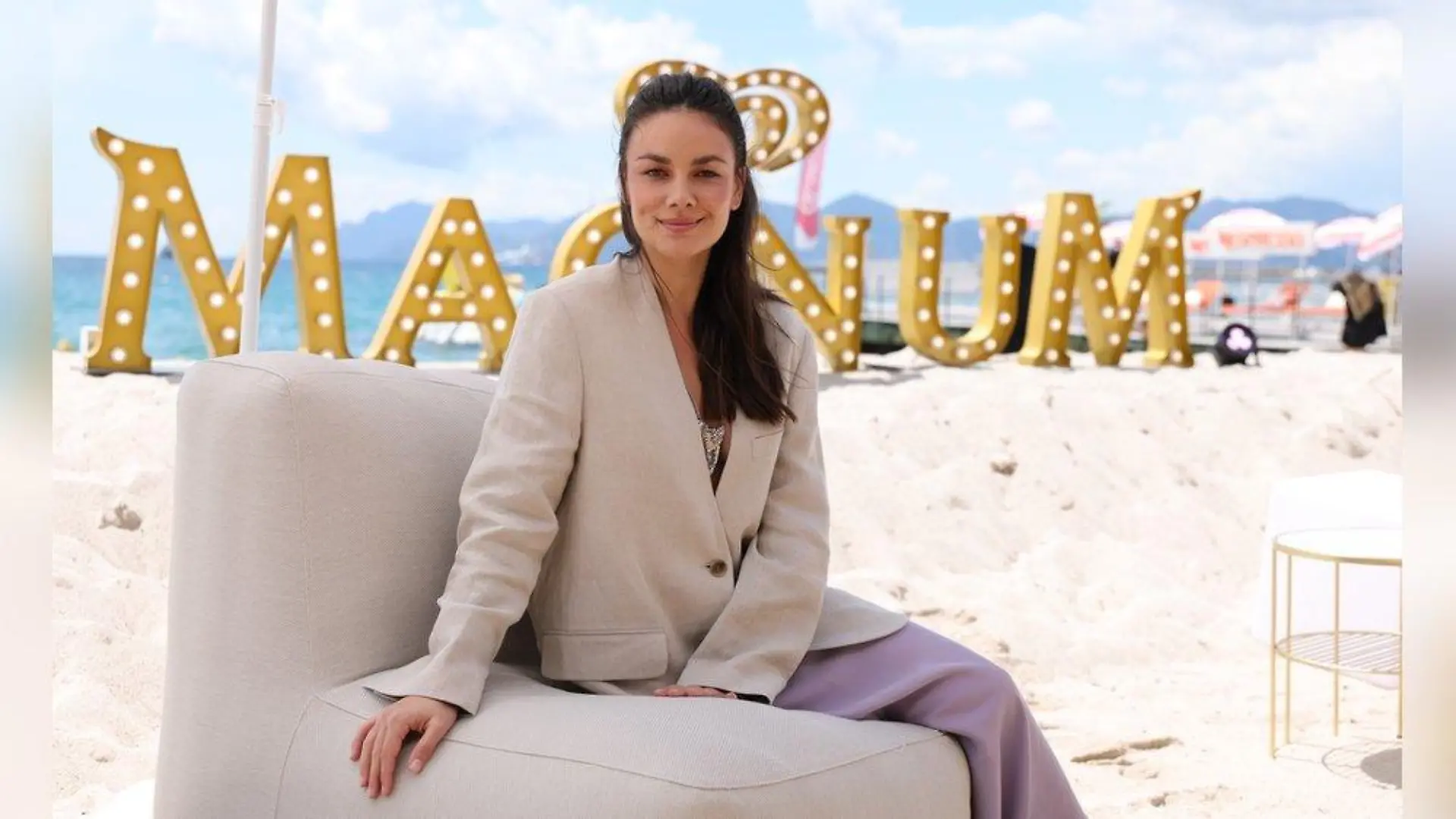 Janina Uhse: Das verrät sie über ihren neuen Film "Der Spitzname"