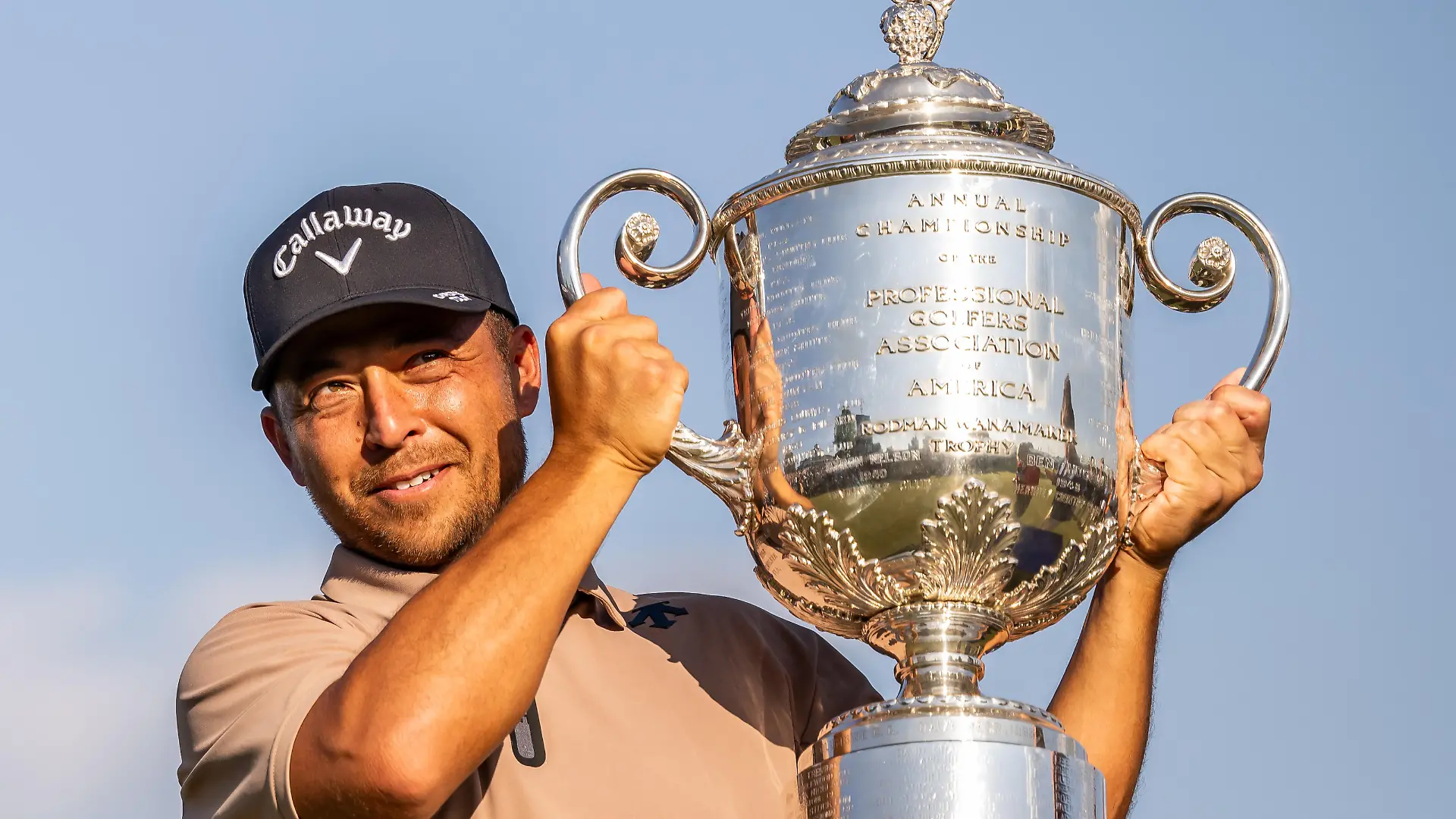 May 19, 2024, Louisville, UNITED STATES: 240519 Xander Schauffele of the United States celebrates with the trophy after winning the 2024 PGA Championship Golf Tournament on May 19, 2024 in Louisville. .Photo: Petter Arvidson / BILDBYRÃ…N / kod PA / PA0811.golf pga championship bbeng jubel (Credit Image: © Petter Arvidson/Bildbyran via ZUMA Press) / action press