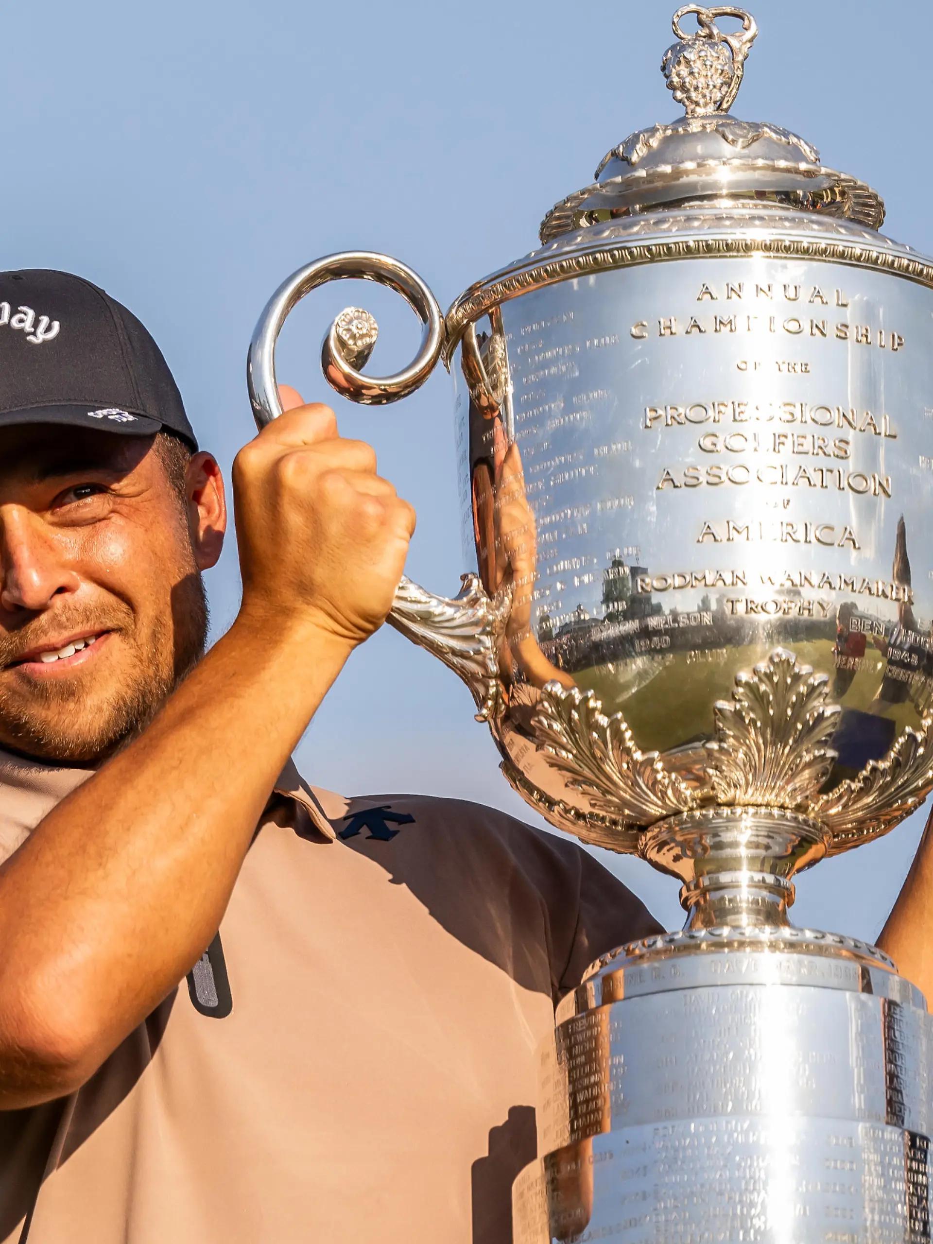 May 19, 2024, Louisville, UNITED STATES: 240519 Xander Schauffele of the United States celebrates with the trophy after winning the 2024 PGA Championship Golf Tournament on May 19, 2024 in Louisville. .Photo: Petter Arvidson / BILDBYRÃ…N / kod PA / PA0811.golf pga championship bbeng jubel (Credit Image: © Petter Arvidson/Bildbyran via ZUMA Press) / action press