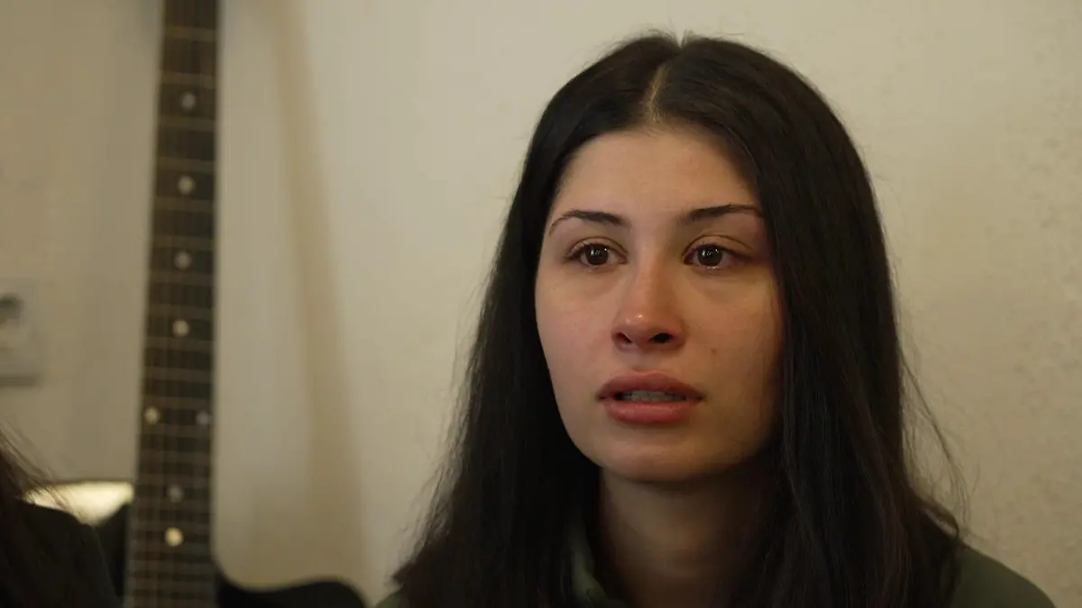 Asya Abay (24) spricht über ihren verstorbenen Bruder Ada (18).