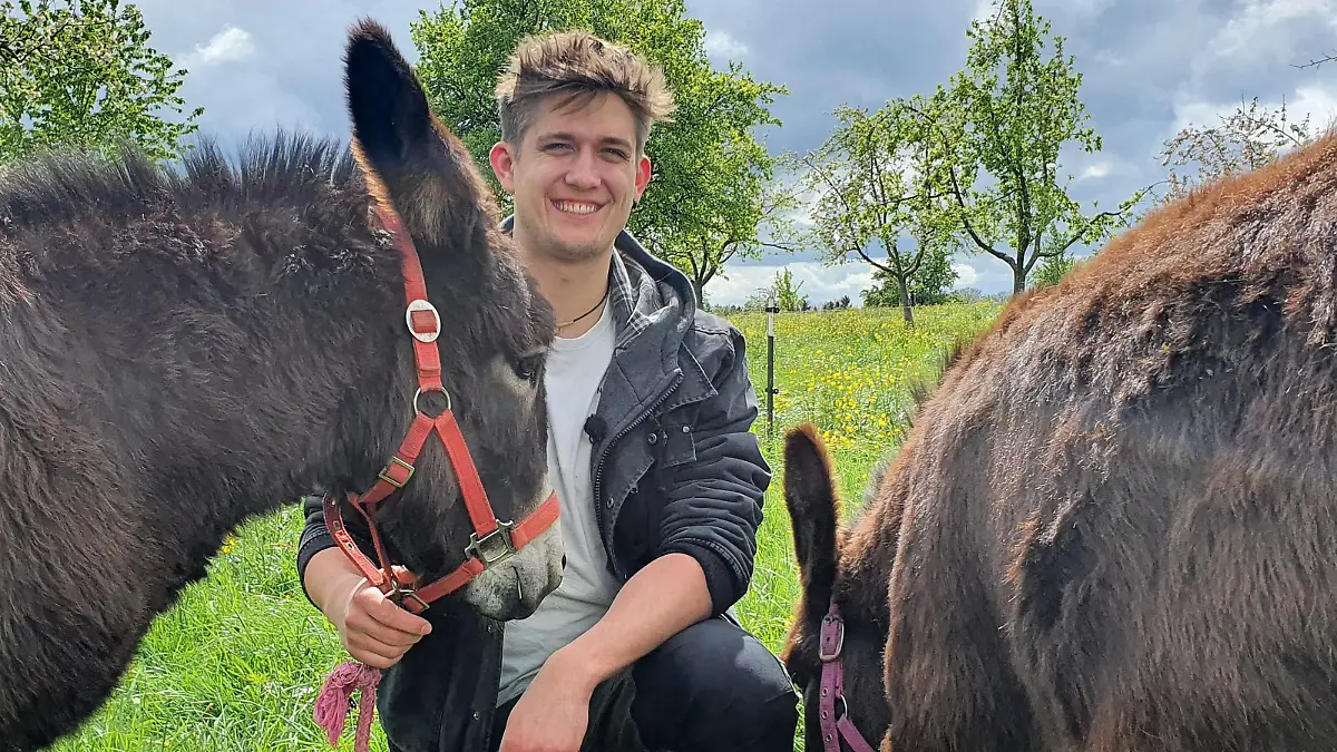 Milchviehhalter Yannik (22) aus Baden-Württemberg
+++ Die Verwendung des sendungsbezogenen Materials ist nur mit dem Hinweis und Verlinkung auf RTL+ gestattet. +++