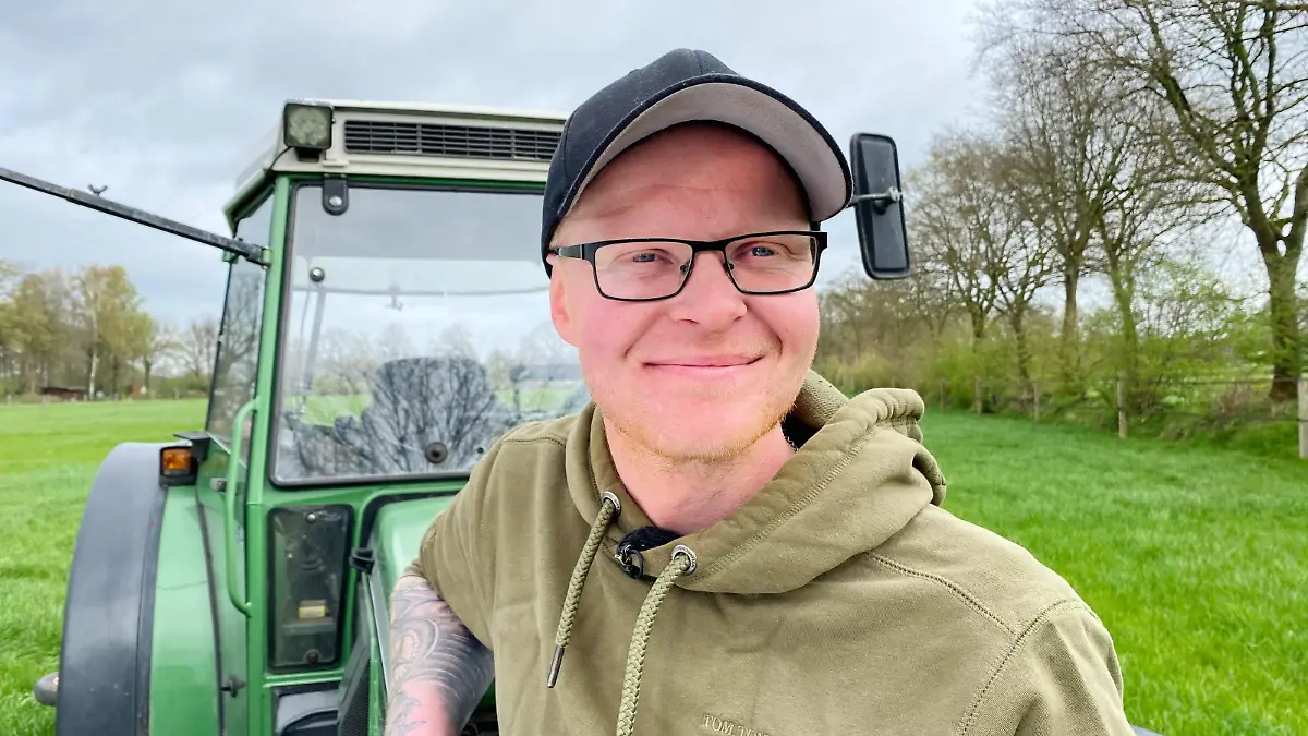 Rindermäster und Pferdehalter Andre (29) aus Niedersachen
+++ Die Verwendung des sendungsbezogenen Materials ist nur mit dem Hinweis und Verlinkung auf RTL+ gestattet. +++
