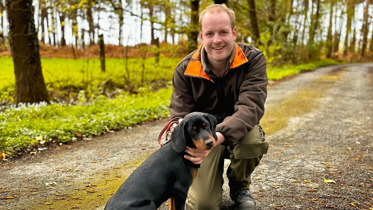Mutterkuh- und Geflügelhalter Andreas (31) aus Nordrhein-Westfalen

+++ Die Verwendung des sendungsbezogenen Materials ist nur mit dem Hinweis und Verlinkung auf RTL+ gestattet. +++