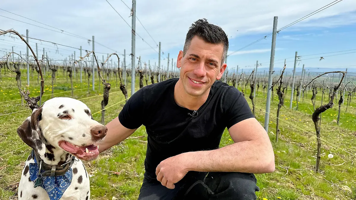 Ackerbauer Martin (36) aus Rheinland-Pfalz und sein Hund Mika

+++ Die Verwendung des sendungsbezogenen Materials ist nur mit dem Hinweis und Verlinkung auf RTL+ gestattet. +++