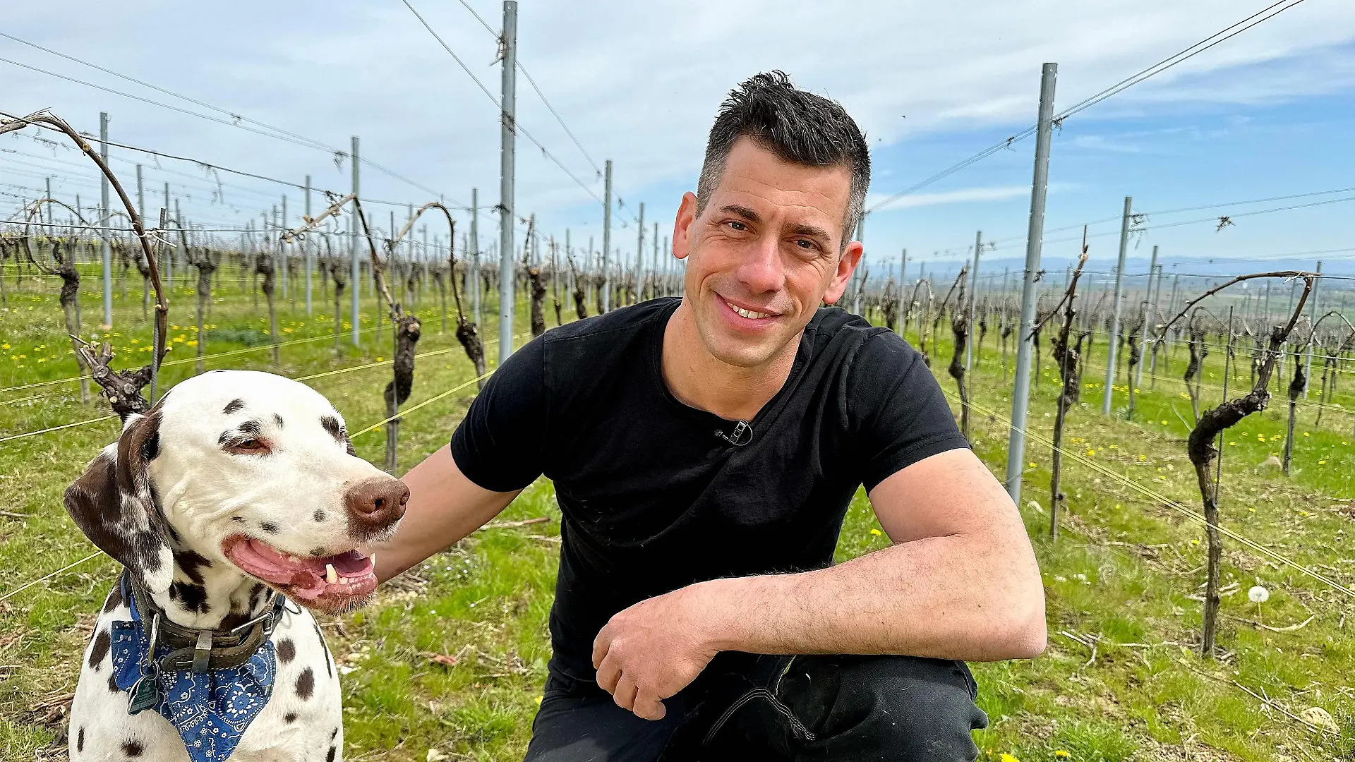 Ackerbauer Martin (36) aus Rheinland-Pfalz und sein Hund Mika
+++ Die Verwendung des sendungsbezogenen Materials ist nur mit dem Hinweis und Verlinkung auf RTL+ gestattet. +++