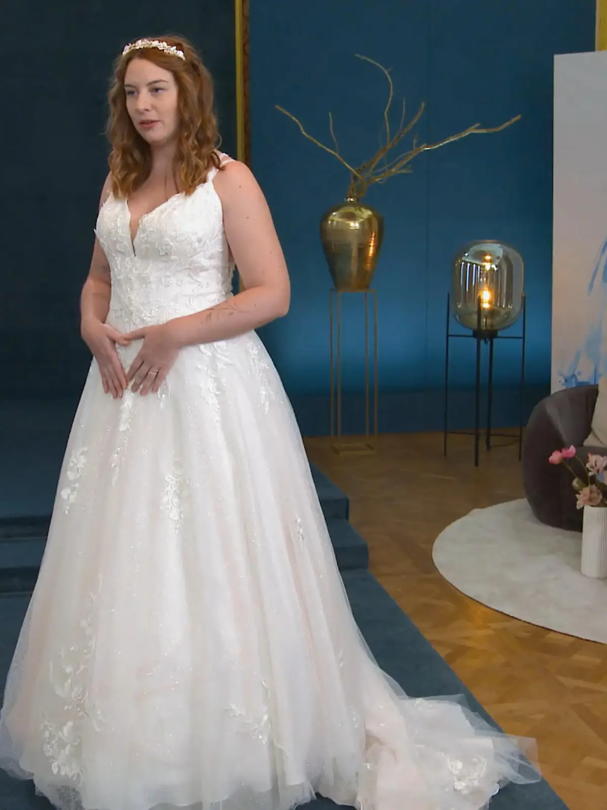 Bild zu: "Wird Annika sich in ihrem ersten Kleid wohlfühlen?"