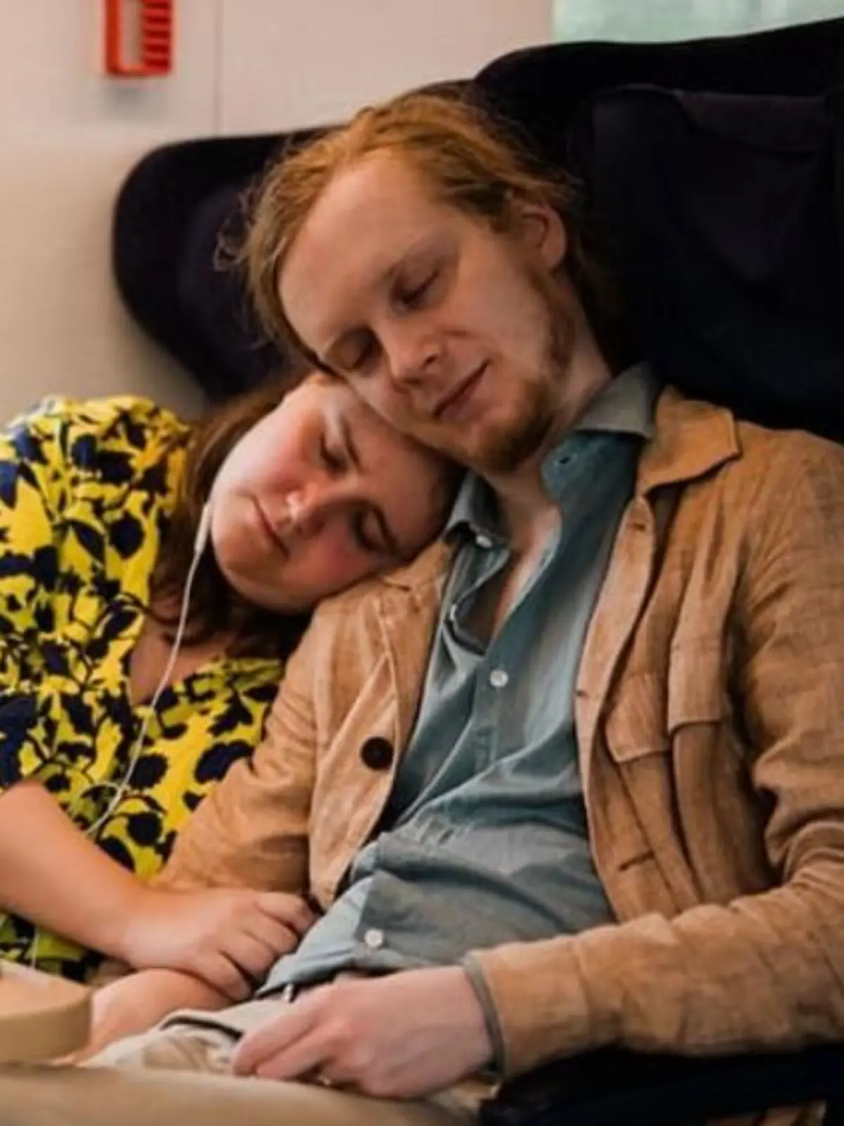 Ricarda Lang postet dieses Foto mit ihrem Verlobten aus dem Zug.