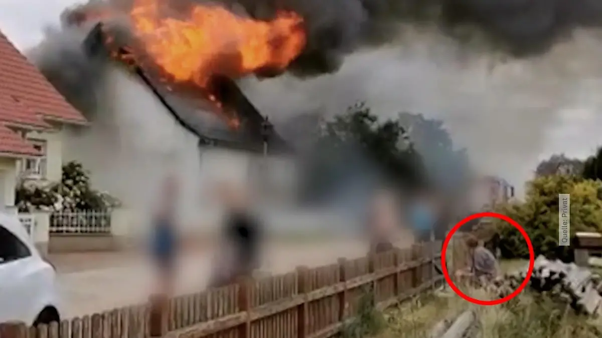 Bild eines brennenden Hauses in Sachsen