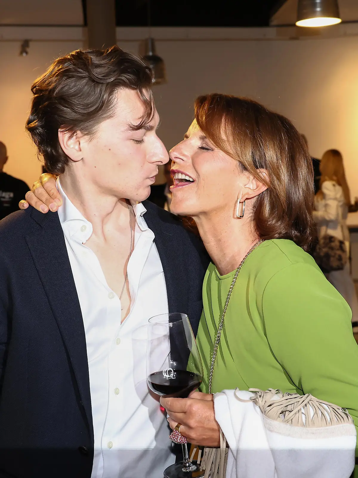Claudia Obert und Max Suhr bei der PMT Art Exhibition in Hamburg in Hamburg / 270424

***PMT Art Exhibition in Hamburg, Germany, Apr 27th, 2024.*** 

