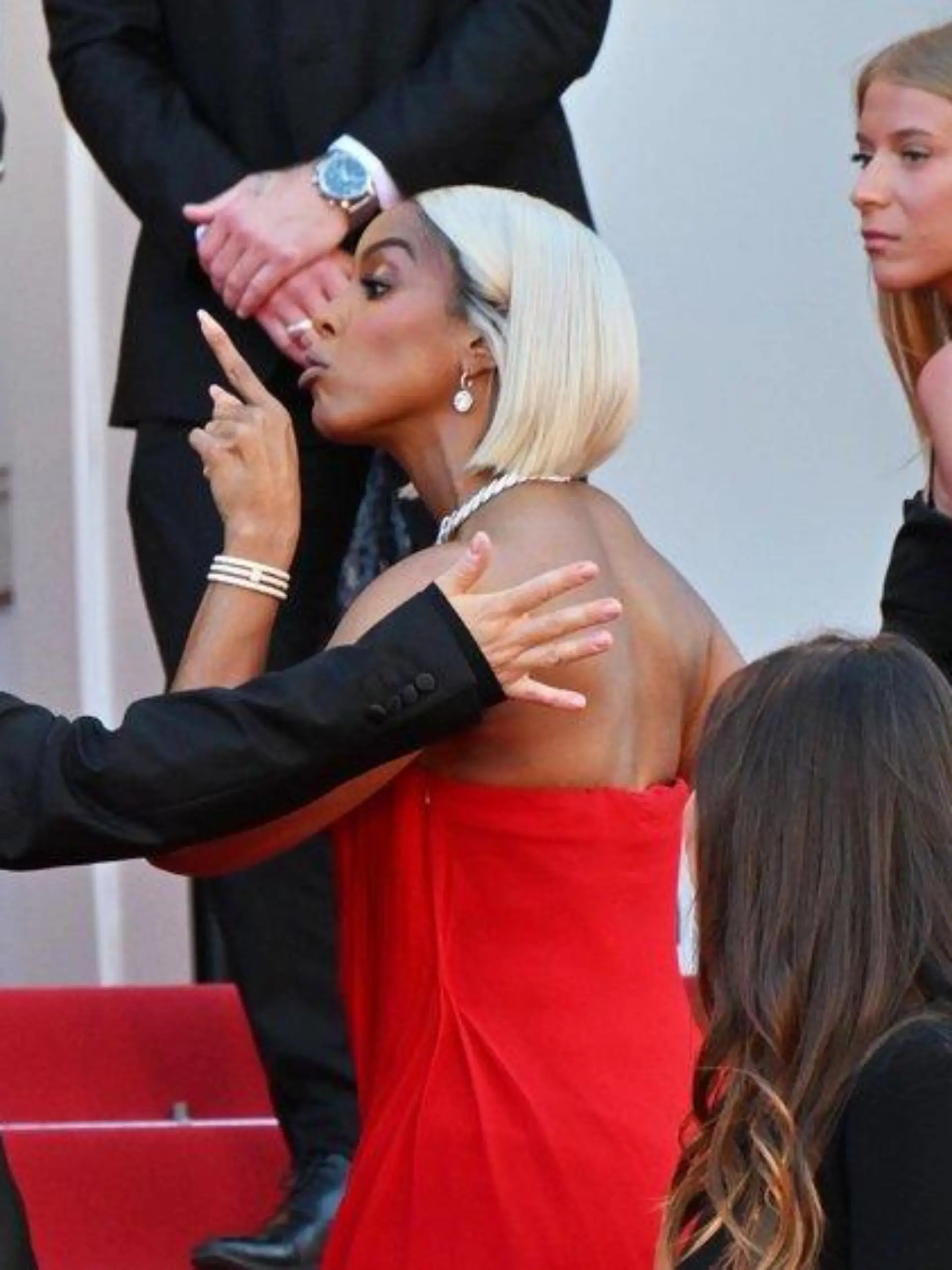 Kelly Rowland offenbar in Streit mit Sicherheitsbeamtin verwickelt