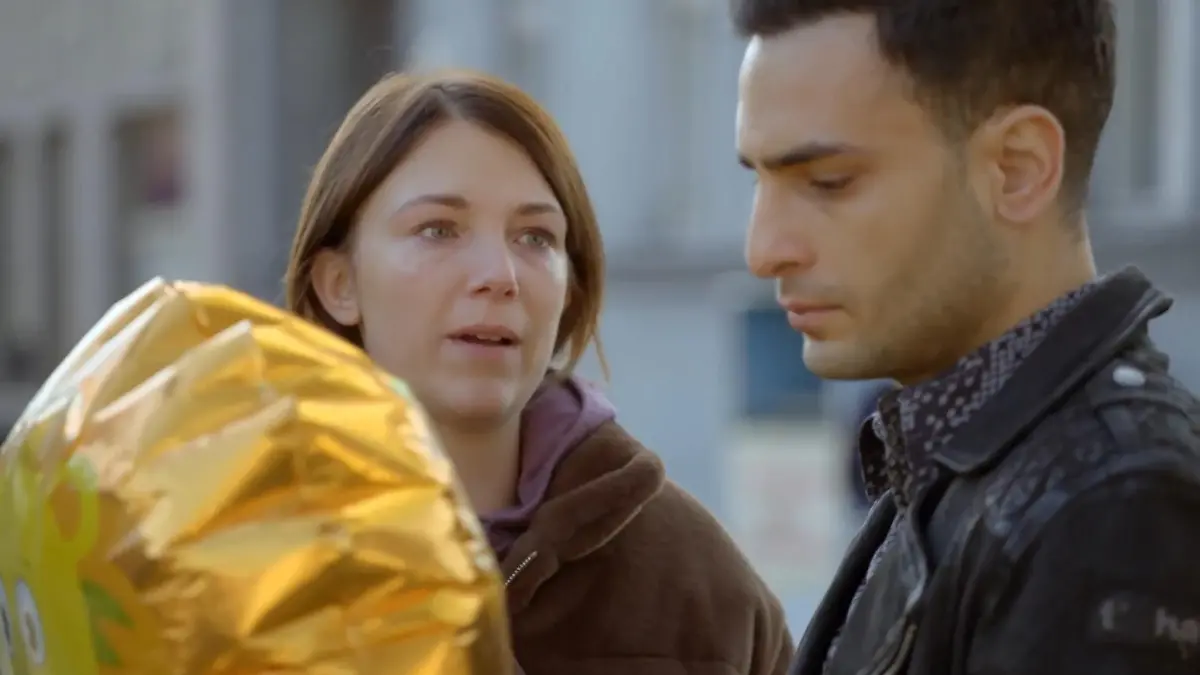 GZSZ-Folge 8029 vom 22. Mai 2024 auf RTL+: Lilly und Nihat nehmen Abschied  von ihrem Kind