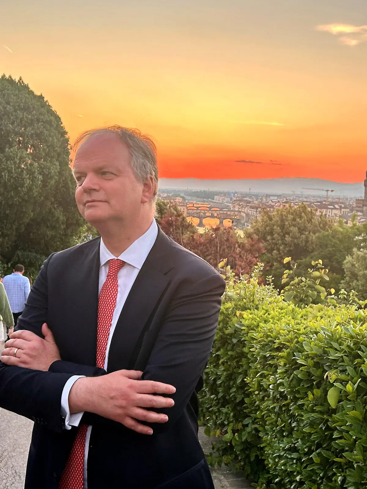 ARCHIV - 11.05.2024, Italien, Florenz: Eike Schmidt, Kunsthistoriker aus Deutschland, ehemaliger Museumsdirektor der Uffizien (2015-2023) und Mitte-Rechts-Kandidat um das Amt des Bürgermeisters in Florenz, aufgenommen am 11.05.2024 in Florenz. (zu dpa: «Meloni statt Medici - Deutscher will ins Rathaus von Florenz») Foto: Christoph Sator/dpa +++ dpa-Bildfunk +++