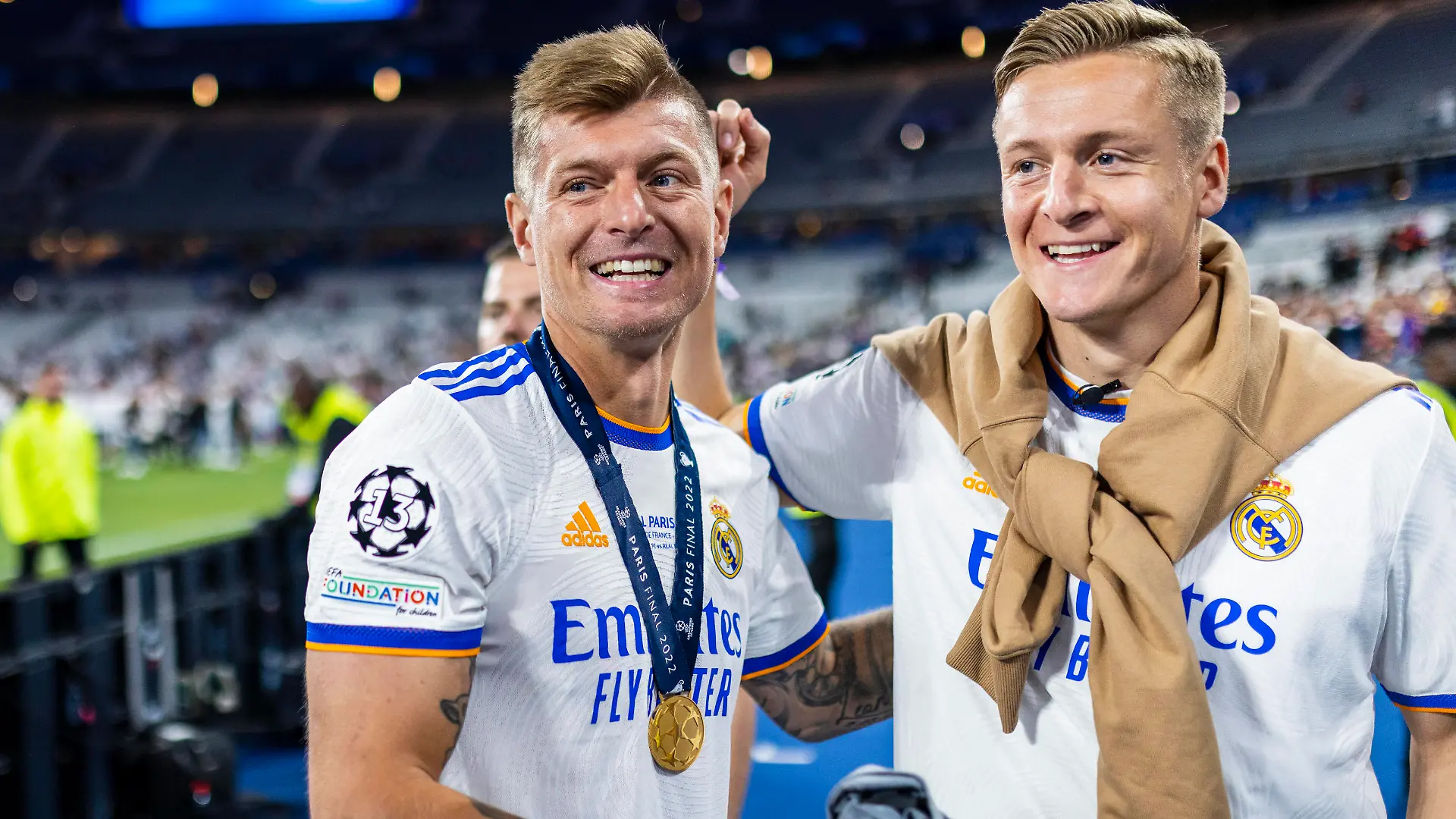 Schlussjubel: Toni Kroos Real und sein Bruder Felix FC Liverpool - Real Madrid Paris, Champions League, Finale, 28.05.2022, Fussball Saison 2021/22 Foto: Moritz Müller *** Final cheer Toni Kroos Real and his brother Felix FC Liverpool Real Madrid Paris, Champions League, final, 28 05 2022, football season 2021 22 Photo Moritz Müller 