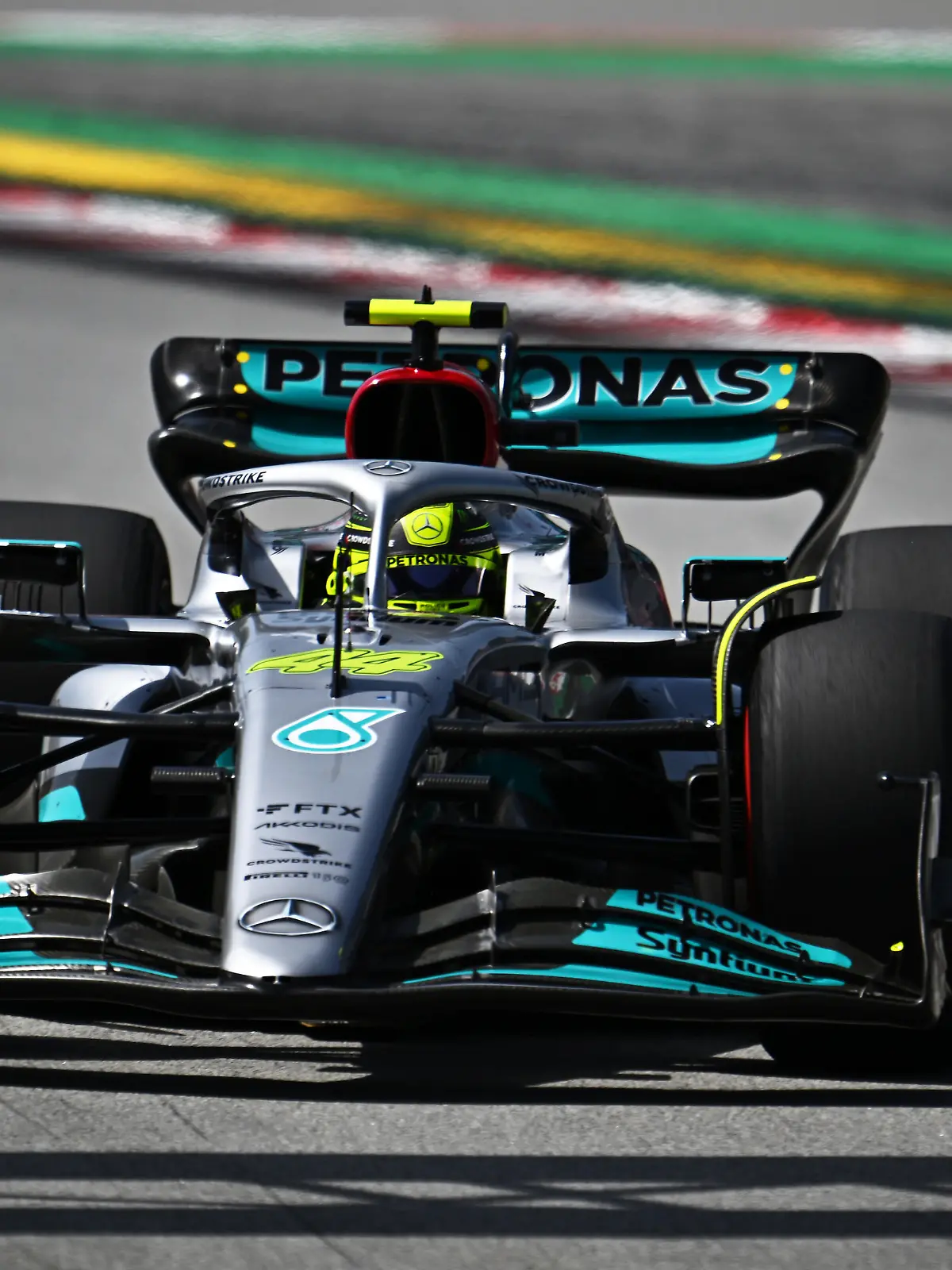 BARCELONA, SPAIN - MAY 22: Lewis Hamilton of Great Britain driving the (44) Mercedes AMG Petronas F1 Team W13 on track during the F1 Grand Prix of Spain at Circuit de Barcelona-Catalunya on May 22, 2022 in Barcelona, Spain. (Photo by Clive Mason/Getty Images)