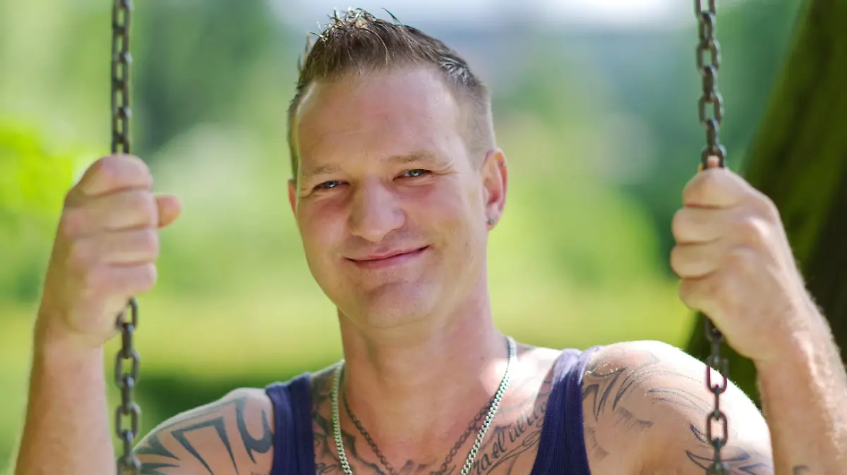 Jörg (32), der tätowierte Teilzeitbauer aus Baden-Württemberg