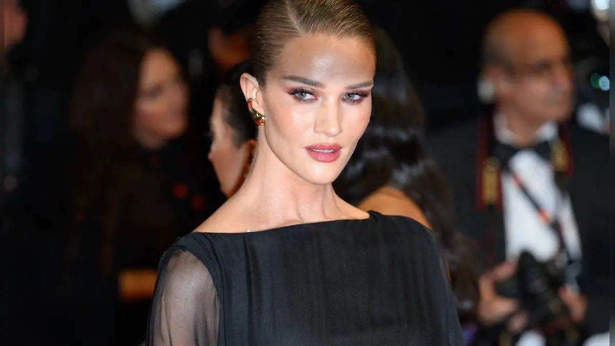 Heißer Insta-Post: Rosie Huntington-Whiteley zeigt sich nackt im Bett