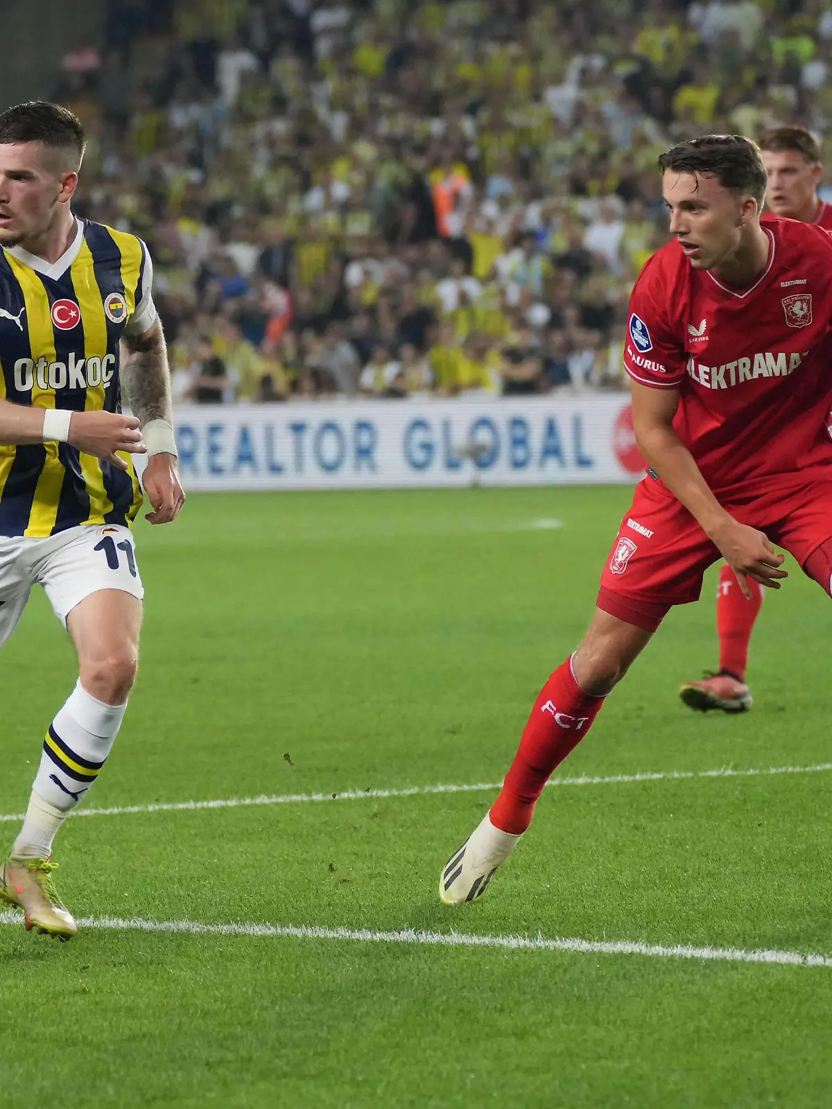 Ryan Kent L of Fenerbahce and Youri Regeer R of Twente during the UEFA Europa Conference League Play off round first leg match between Fenerbahce and Twente at Ulker Stadium on August 24, 2023 in Istanbul, Turkey. Istanbul Turkey Copyright: xSeskimPhotox Fenerbahce-Twente-240823 205